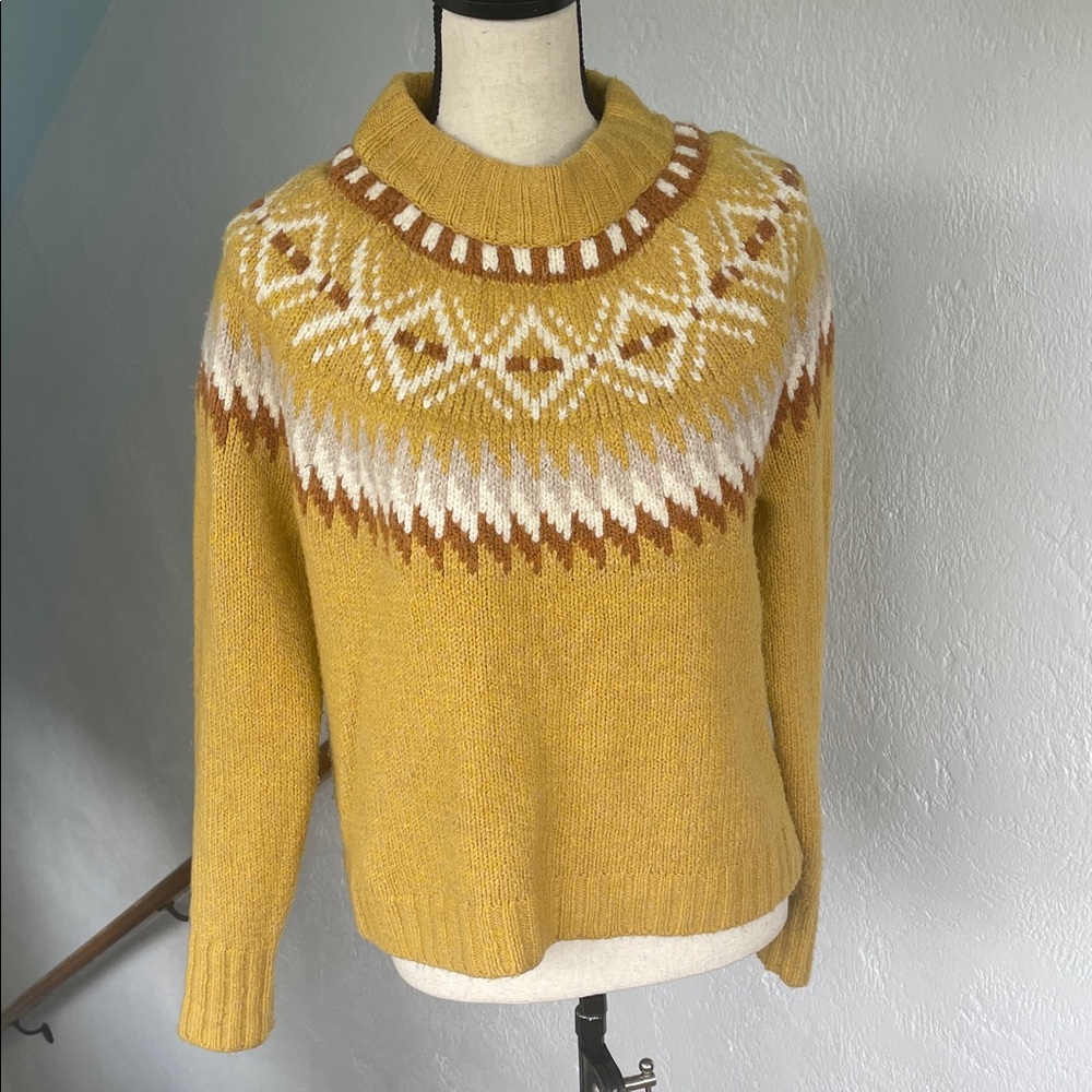 American Eagle Yellow Aztec Patterned Women's Cre… - image 1
